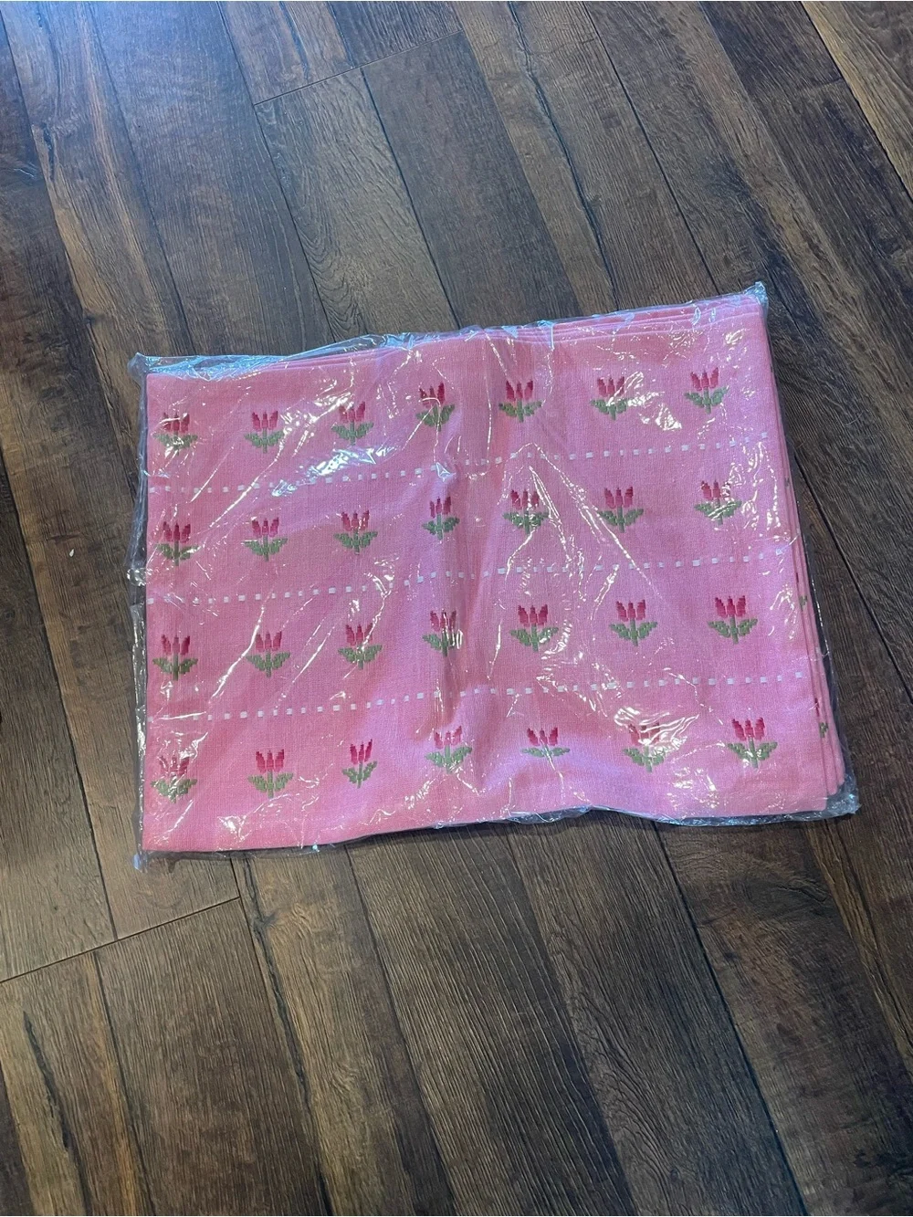 NWT Set of 6 Pink Tulip Embroidered Placements Rare